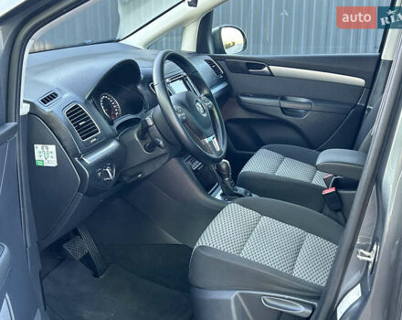 Серый Фольксваген Шаран, объемом двигателя 2 л и пробегом 247 тыс. км за 13999 $, фото 15 на Automoto.ua