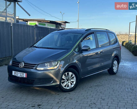 Серый Фольксваген Шаран, объемом двигателя 2 л и пробегом 247 тыс. км за 13999 $, фото 1 на Automoto.ua