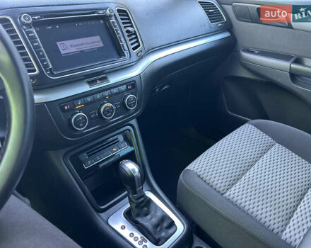 Серый Фольксваген Шаран, объемом двигателя 2 л и пробегом 247 тыс. км за 13999 $, фото 12 на Automoto.ua