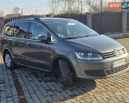 Серый Фольксваген Шаран, объемом двигателя 2 л и пробегом 249 тыс. км за 14000 $, фото 1 на Automoto.ua