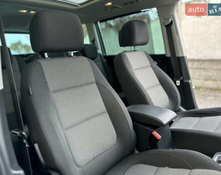 Фольксваген Шаран 2015 у Дрогобичі на Automoto.ua Сірий Фольксваген Шаран, об'ємом двигуна 2 л та пробігом 225 тис. км за 16499 $, фото 107 на Automoto.ua