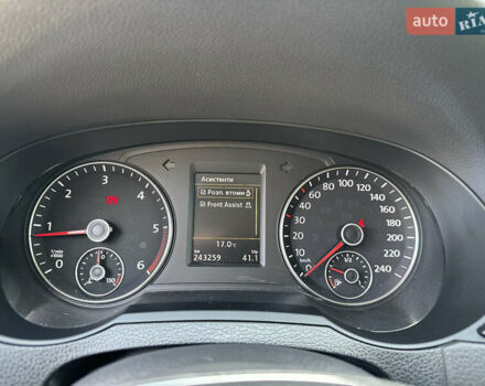 Серый Фольксваген Шаран, объемом двигателя 2 л и пробегом 244 тыс. км за 21300 $, фото 71 на Automoto.ua