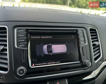 Серый Фольксваген Шаран, объемом двигателя 2 л и пробегом 244 тыс. км за 21300 $, фото 75 на Automoto.ua