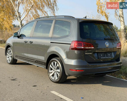 Серый Фольксваген Шаран, объемом двигателя 2 л и пробегом 225 тыс. км за 23800 $, фото 1 на Automoto.ua
