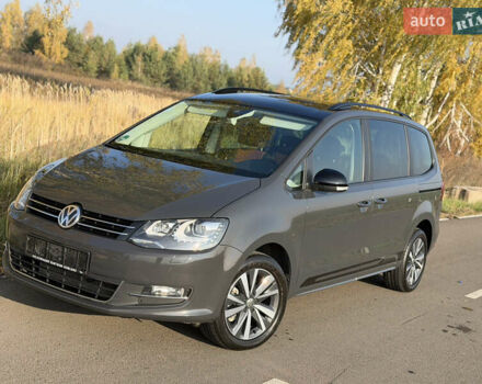 Серый Фольксваген Шаран, объемом двигателя 2 л и пробегом 225 тыс. км за 23800 $, фото 4 на Automoto.ua