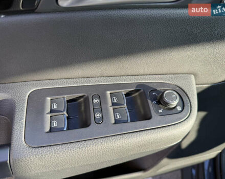 Серый Фольксваген Шаран, объемом двигателя 2 л и пробегом 225 тыс. км за 23800 $, фото 23 на Automoto.ua