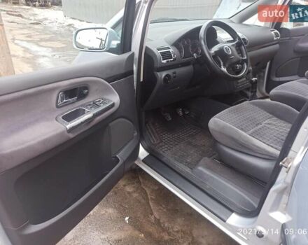 Серый Фольксваген Шаран, объемом двигателя 1.9 л и пробегом 360 тыс. км за 4500 $, фото 1 на Automoto.ua