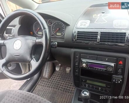 Серый Фольксваген Шаран, объемом двигателя 1.9 л и пробегом 360 тыс. км за 4500 $, фото 12 на Automoto.ua