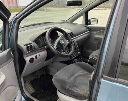 Серый Фольксваген Шаран, объемом двигателя 1.9 л и пробегом 300 тыс. км за 2600 $, фото 3 на Automoto.ua