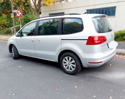 Серый Фольксваген Шаран, объемом двигателя 2 л и пробегом 205 тыс. км за 8118 $, фото 1 на Automoto.ua