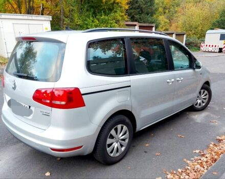 Серый Фольксваген Шаран, объемом двигателя 2 л и пробегом 205 тыс. км за 8118 $, фото 2 на Automoto.ua