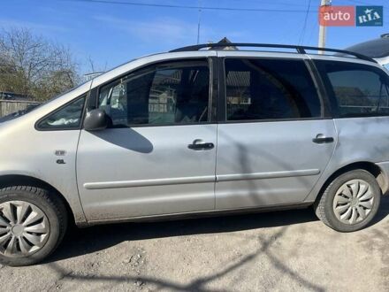 Серый Фольксваген Шаран, объемом двигателя 2.8 л и пробегом 300 тыс. км за 2900 $, фото 1 на Automoto.ua