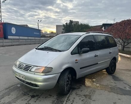 Серый Фольксваген Шаран, объемом двигателя 2.8 л и пробегом 600 тыс. км за 2000 $, фото 1 на Automoto.ua