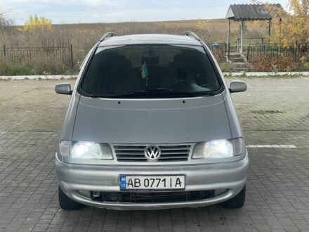 Сірий Фольксваген Шаран, об'ємом двигуна 1.8 л та пробігом 330 тис. км за 2600 $, фото 1 на Automoto.ua