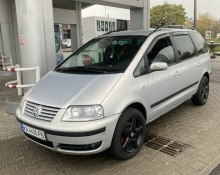 Серый Фольксваген Шаран, объемом двигателя 1.9 л и пробегом 333 тыс. км за 3600 $, фото 1 на Automoto.ua