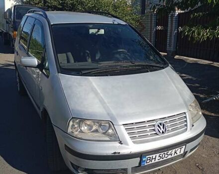 Серый Фольксваген Шаран, объемом двигателя 1.9 л и пробегом 300 тыс. км за 3500 $, фото 1 на Automoto.ua