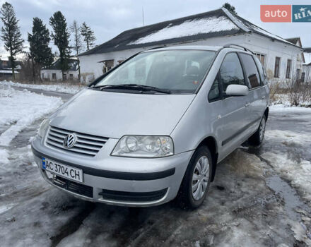 Серый Фольксваген Шаран, объемом двигателя 1.9 л и пробегом 400 тыс. км за 3600 $, фото 1 на Automoto.ua