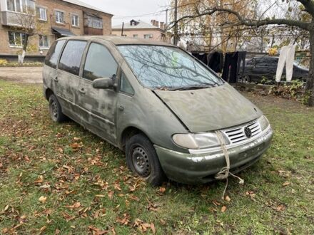 Серый Фольксваген Шаран, объемом двигателя 1.9 л и пробегом 300 тыс. км за 750 $, фото 1 на Automoto.ua