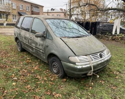 Серый Фольксваген Шаран, объемом двигателя 1.9 л и пробегом 300 тыс. км за 750 $, фото 1 на Automoto.ua