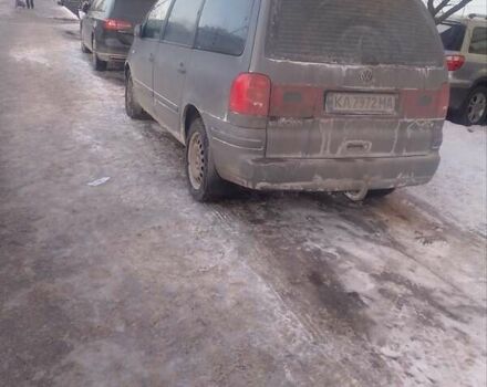 Серый Фольксваген Шаран, объемом двигателя 2.8 л и пробегом 250 тыс. км за 3000 $, фото 1 на Automoto.ua