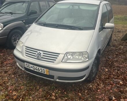 Серый Фольксваген Шаран, объемом двигателя 2 л и пробегом 300 тыс. км за 1900 $, фото 1 на Automoto.ua