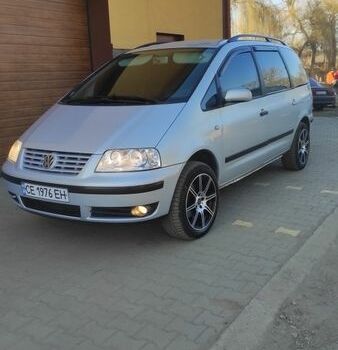 Серый Фольксваген Шаран, объемом двигателя 1.78 л и пробегом 355 тыс. км за 5300 $, фото 1 на Automoto.ua