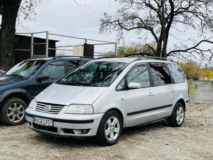 Серый Фольксваген Шаран, объемом двигателя 1.9 л и пробегом 300 тыс. км за 1850 $, фото 1 на Automoto.ua