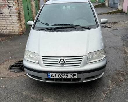 Серый Фольксваген Шаран, объемом двигателя 1.8 л и пробегом 402 тыс. км за 2499 $, фото 1 на Automoto.ua