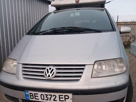 Серый Фольксваген Шаран, объемом двигателя 1.9 л и пробегом 279 тыс. км за 4000 $, фото 1 на Automoto.ua