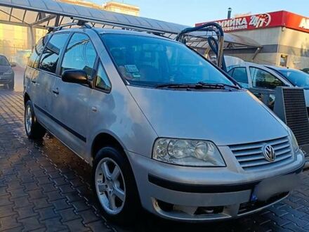 Серый Фольксваген Шаран, объемом двигателя 1.78 л и пробегом 300 тыс. км за 4500 $, фото 1 на Automoto.ua