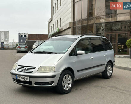 Серый Фольксваген Шаран, объемом двигателя 1.9 л и пробегом 330 тыс. км за 4500 $, фото 1 на Automoto.ua