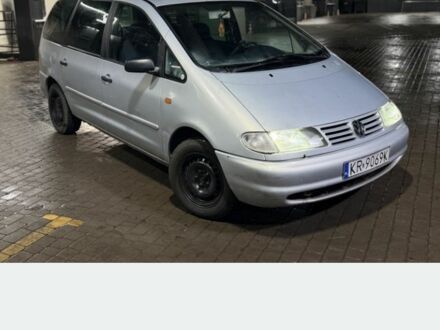 Серый Фольксваген Шаран, объемом двигателя 1.9 л и пробегом 290 тыс. км за 1750 $, фото 1 на Automoto.ua