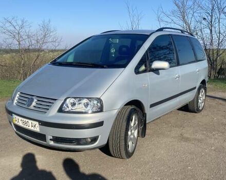 Серый Фольксваген Шаран, объемом двигателя 1.8 л и пробегом 200 тыс. км за 6900 $, фото 1 на Automoto.ua