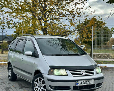 Серый Фольксваген Шаран, объемом двигателя 1.8 л и пробегом 365 тыс. км за 4499 $, фото 1 на Automoto.ua