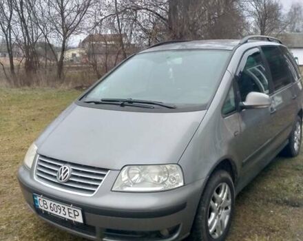 Серый Фольксваген Шаран, объемом двигателя 1.9 л и пробегом 320 тыс. км за 4800 $, фото 1 на Automoto.ua