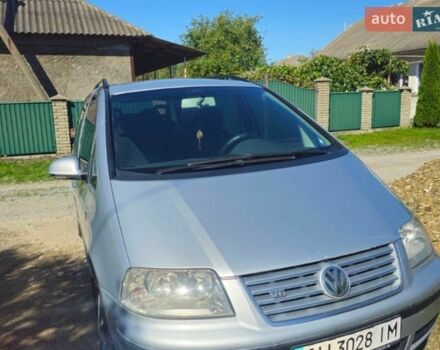 Серый Фольксваген Шаран, объемом двигателя 2.8 л и пробегом 270 тыс. км за 5000 $, фото 1 на Automoto.ua