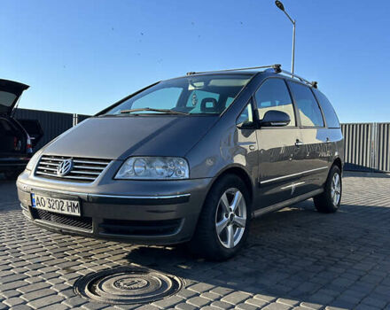Серый Фольксваген Шаран, объемом двигателя 2 л и пробегом 324 тыс. км за 4500 $, фото 1 на Automoto.ua