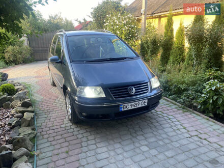 Серый Фольксваген Шаран, объемом двигателя 1.97 л и пробегом 315 тыс. км за 7200 $, фото 1 на Automoto.ua