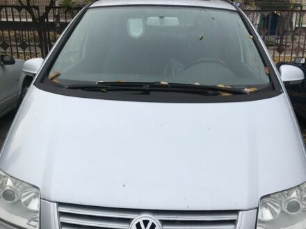 Серый Фольксваген Шаран, объемом двигателя 2 л и пробегом 200 тыс. км за 6200 $, фото 1 на Automoto.ua