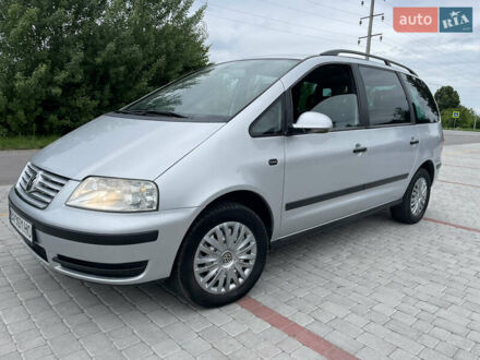 Сірий Фольксваген Шаран, об'ємом двигуна 2 л та пробігом 349 тис. км за 5800 $, фото 1 на Automoto.ua