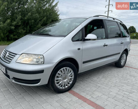 Сірий Фольксваген Шаран, об'ємом двигуна 2 л та пробігом 349 тис. км за 5800 $, фото 1 на Automoto.ua