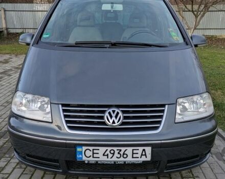 Серый Фольксваген Шаран, объемом двигателя 2 л и пробегом 296 тыс. км за 8000 $, фото 1 на Automoto.ua