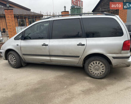 Серый Фольксваген Шаран, объемом двигателя 1.9 л и пробегом 350 тыс. км за 6000 $, фото 1 на Automoto.ua