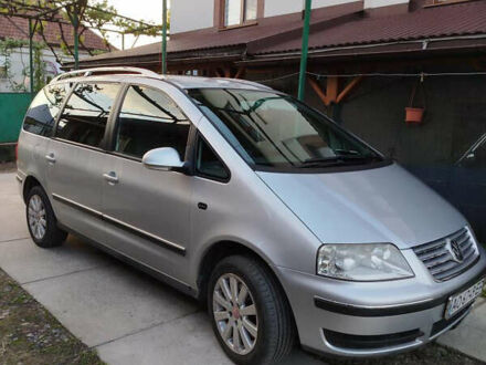 Серый Фольксваген Шаран, объемом двигателя 1.9 л и пробегом 340 тыс. км за 6300 $, фото 1 на Automoto.ua