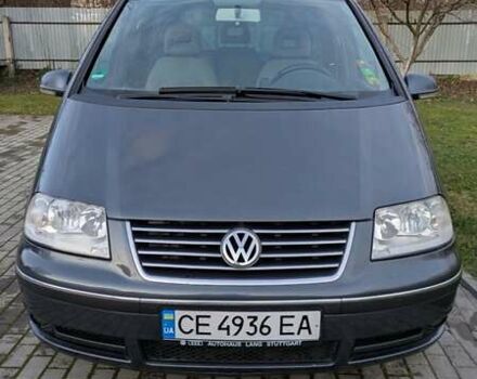 Серый Фольксваген Шаран, объемом двигателя 2 л и пробегом 296 тыс. км за 8000 $, фото 1 на Automoto.ua