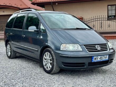 Серый Фольксваген Шаран, объемом двигателя 2 л и пробегом 176 тыс. км за 2000 $, фото 1 на Automoto.ua