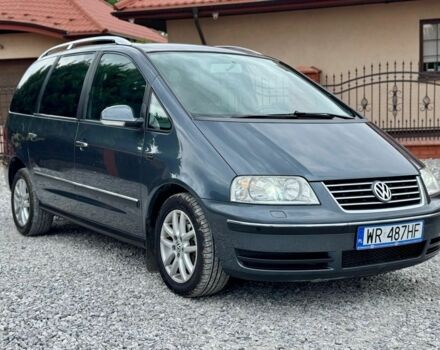Серый Фольксваген Шаран, объемом двигателя 2 л и пробегом 176 тыс. км за 2000 $, фото 1 на Automoto.ua