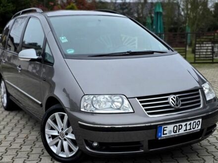 Серый Фольксваген Шаран, объемом двигателя 2 л и пробегом 219 тыс. км за 6299 $, фото 1 на Automoto.ua