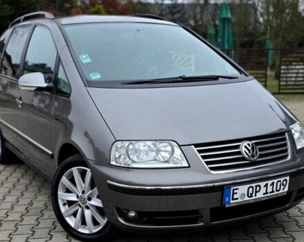 Серый Фольксваген Шаран, объемом двигателя 2 л и пробегом 219 тыс. км за 6299 $, фото 1 на Automoto.ua