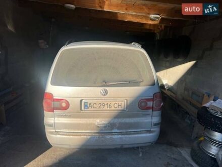 Серый Фольксваген Шаран, объемом двигателя 2 л и пробегом 305 тыс. км за 4000 $, фото 1 на Automoto.ua